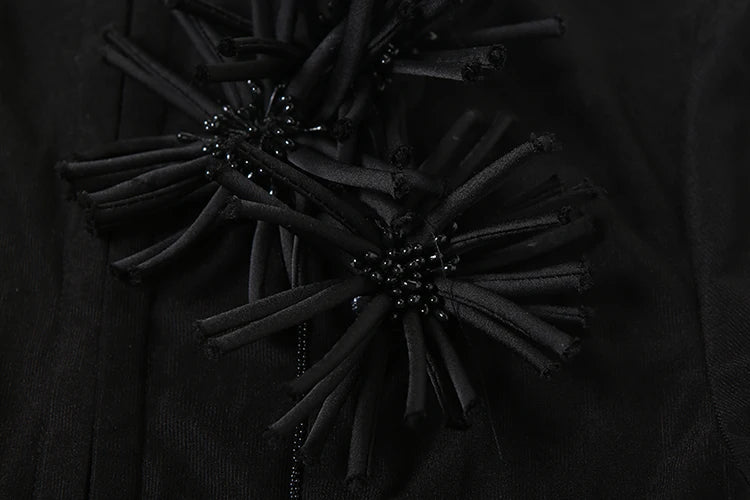 Cropped Weird Puss com Tassel – Estilo Único e Movimento que Encanta.