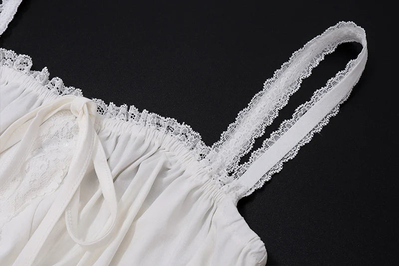 Vestido Mini Plissado Off-Shoulder.