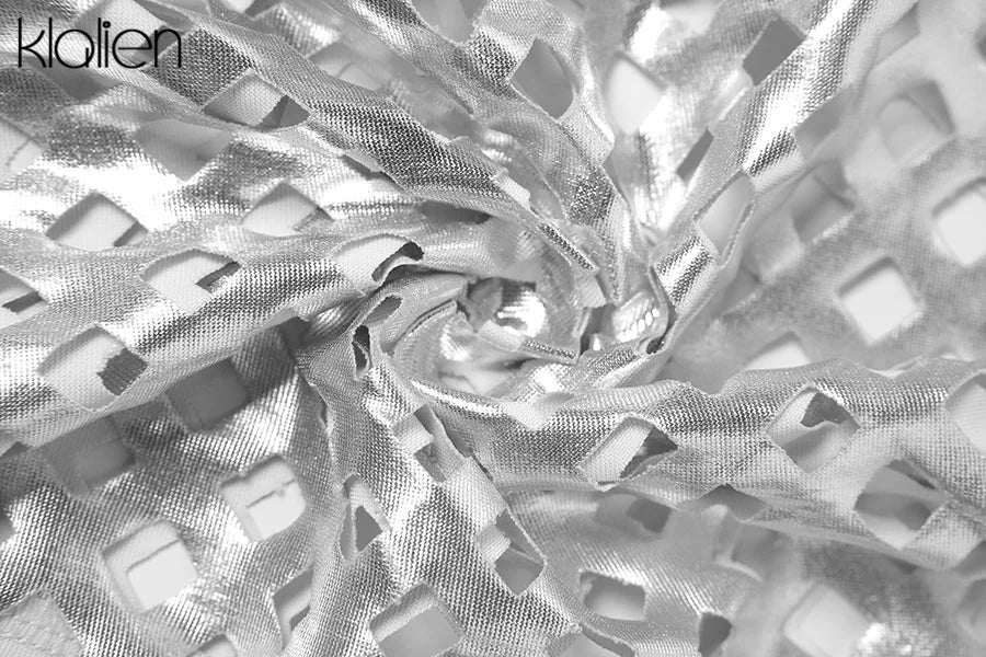 Conjunto Silver Skin – Recortes Ousados + Tecido Prateado Stretch.