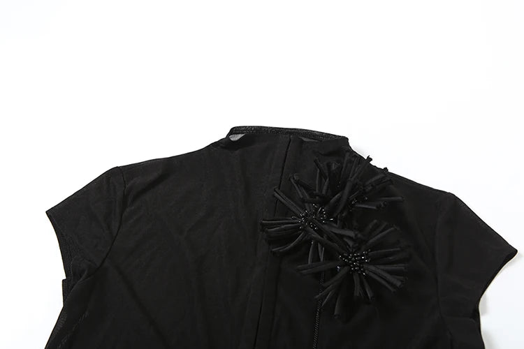Cropped Weird Puss com Tassel – Estilo Único e Movimento que Encanta.