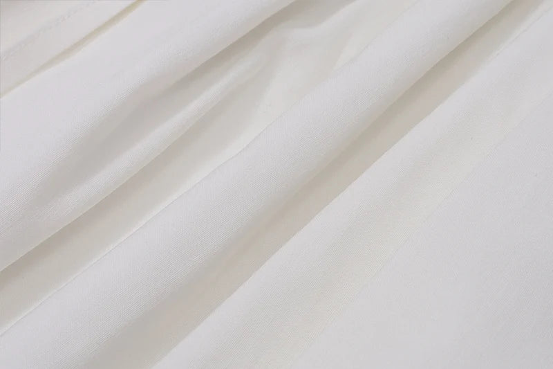 Vestido Mini Plissado Off-Shoulder.