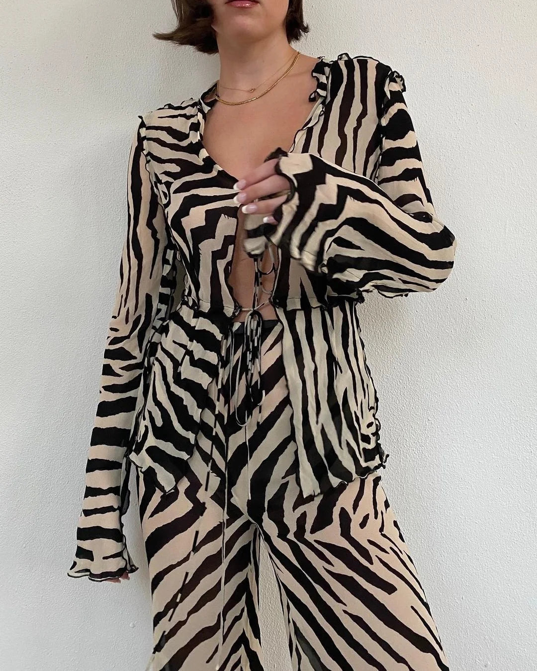 Conjunto Feminino 2 Peças Mesh Animal Print – Estilo Leve, Transparente e Cheio de Personalidade.