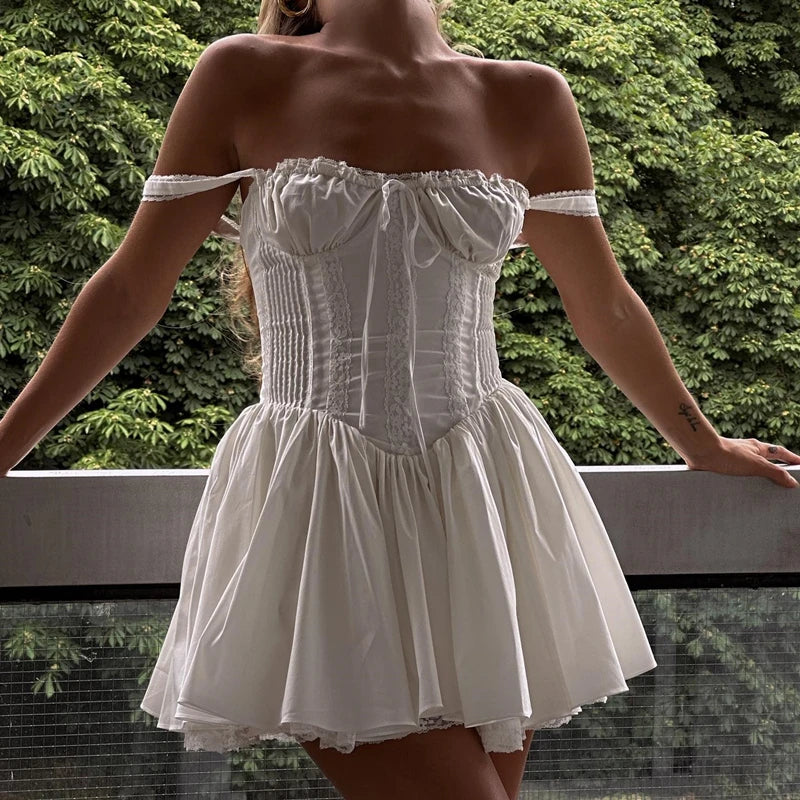 Vestido Mini Plissado Off-Shoulder.