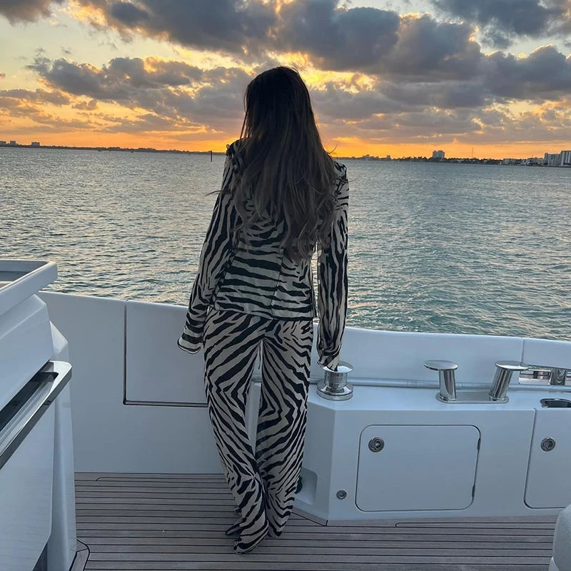 Conjunto Feminino 2 Peças Mesh Animal Print – Estilo Leve, Transparente e Cheio de Personalidade.