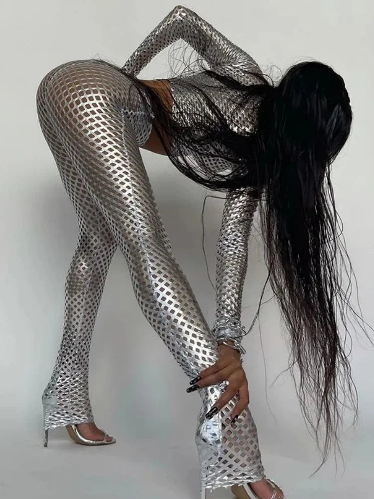 Conjunto Silver Skin – Recortes Ousados + Tecido Prateado Stretch.
