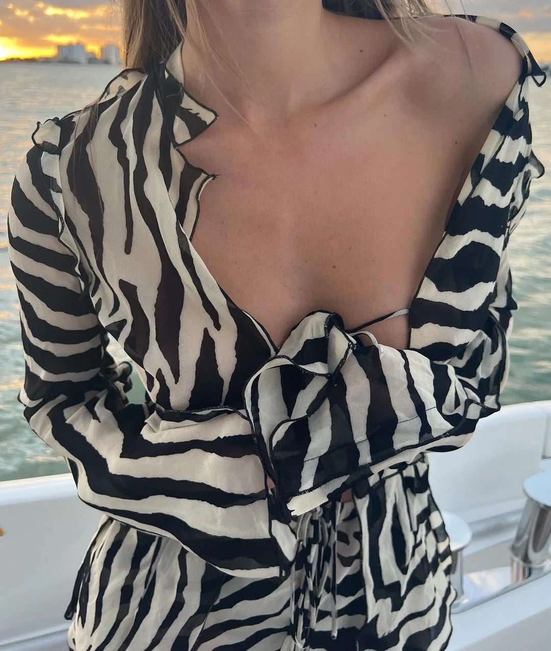 Conjunto Feminino 2 Peças Mesh Animal Print – Estilo Leve, Transparente e Cheio de Personalidade.
