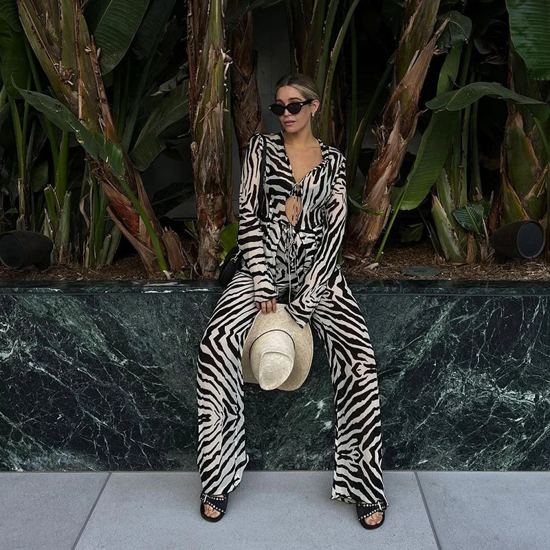 Conjunto Feminino 2 Peças Mesh Animal Print – Estilo Leve, Transparente e Cheio de Personalidade.