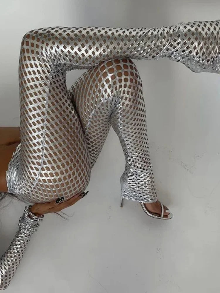 Conjunto Silver Skin – Recortes Ousados + Tecido Prateado Stretch.