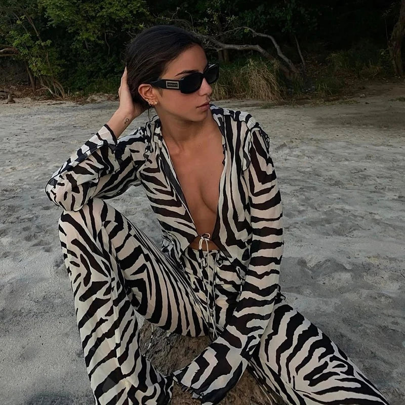 Conjunto Feminino 2 Peças Mesh Animal Print – Estilo Leve, Transparente e Cheio de Personalidade.