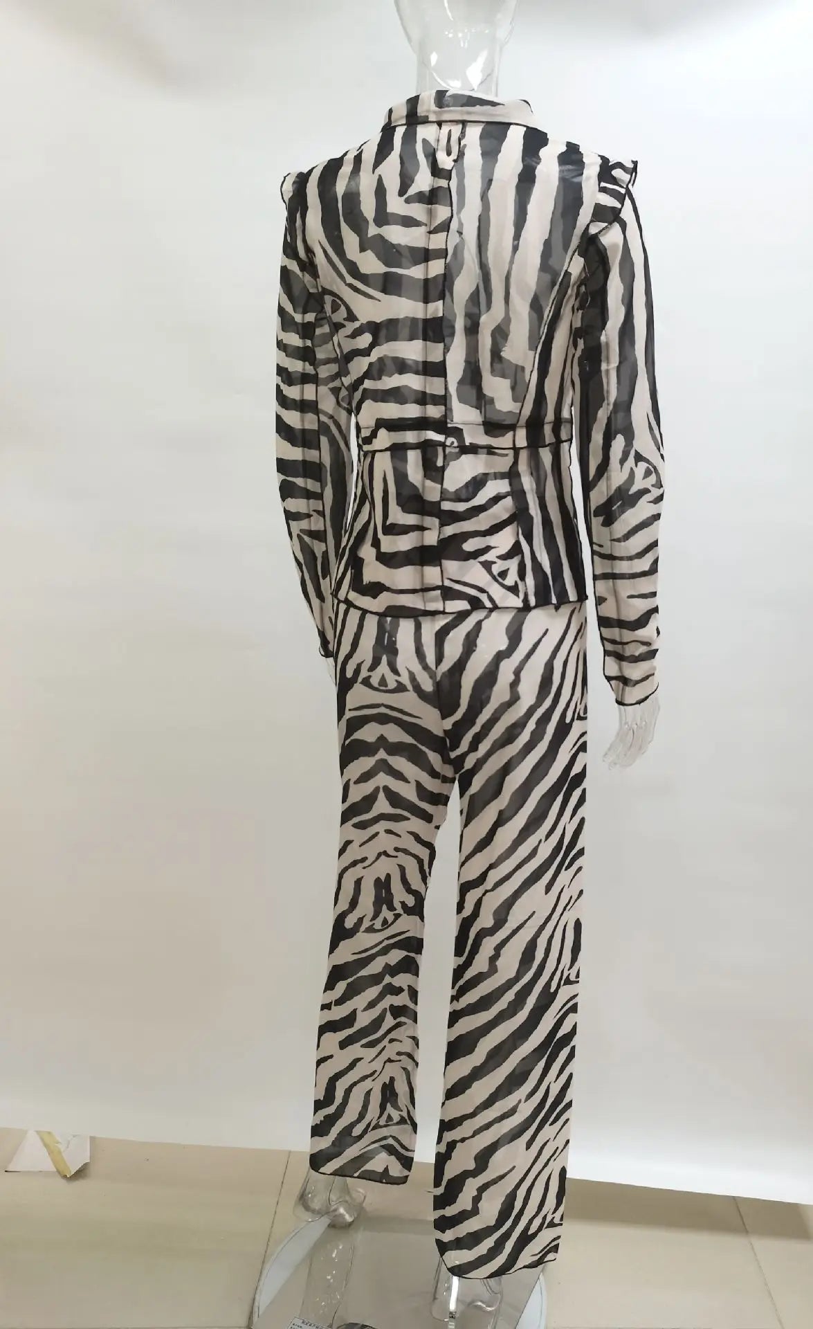 Conjunto Feminino 2 Peças Mesh Animal Print – Estilo Leve, Transparente e Cheio de Personalidade.