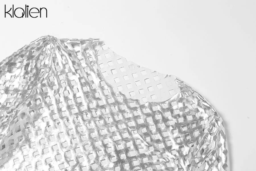 Conjunto Silver Skin – Recortes Ousados + Tecido Prateado Stretch.