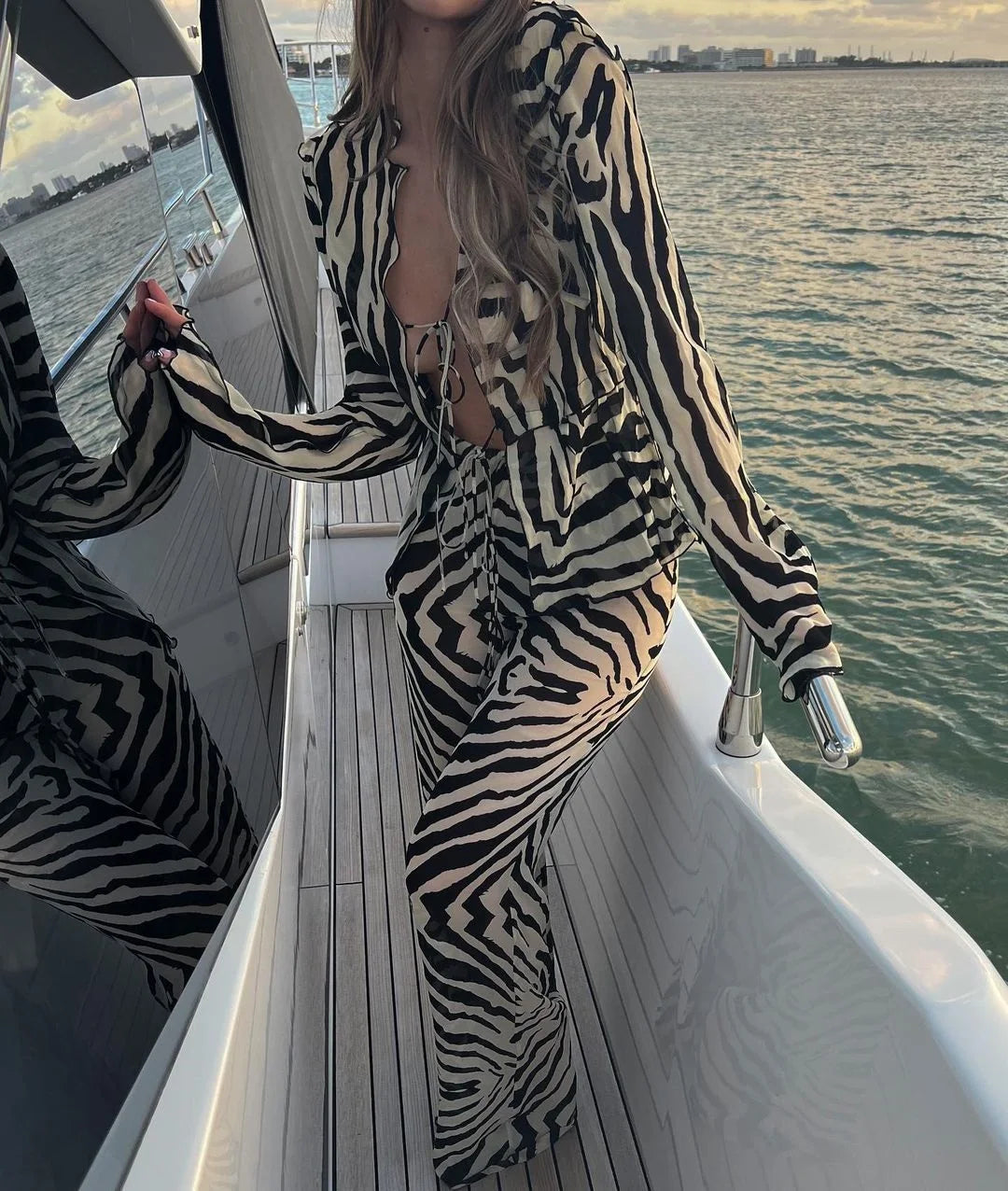 Conjunto Feminino 2 Peças Mesh Animal Print – Estilo Leve, Transparente e Cheio de Personalidade.