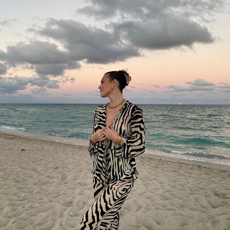 Conjunto Feminino 2 Peças Mesh Animal Print – Estilo Leve, Transparente e Cheio de Personalidade.