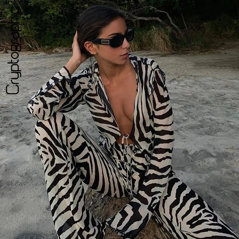 Conjunto Feminino 2 Peças Mesh Animal Print – Estilo Leve, Transparente e Cheio de Personalidade.