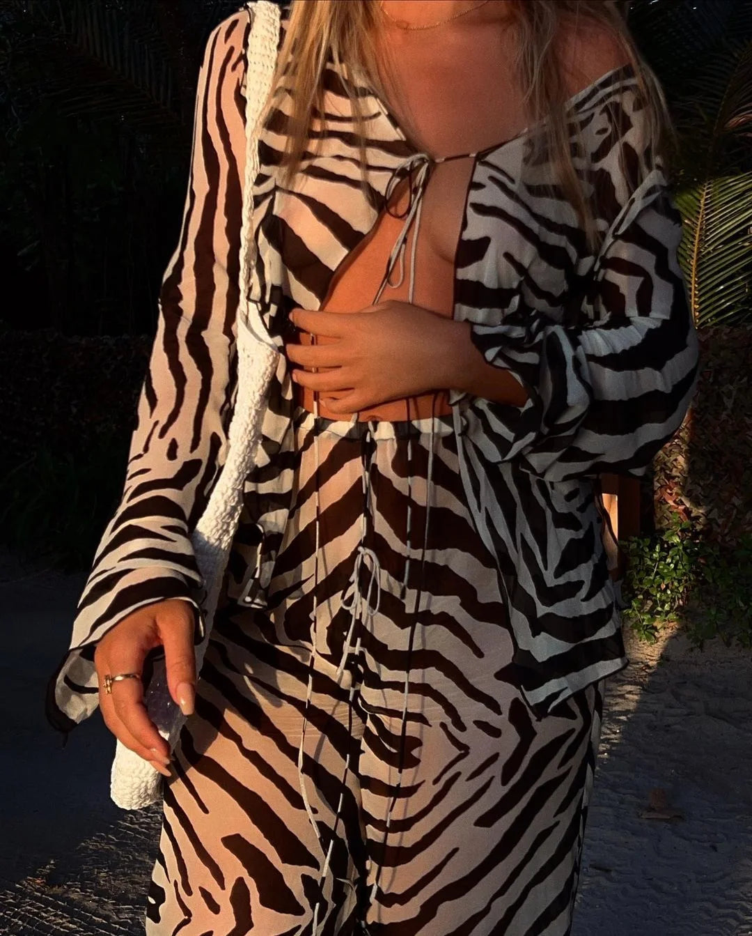 Conjunto Feminino 2 Peças Mesh Animal Print – Estilo Leve, Transparente e Cheio de Personalidade.